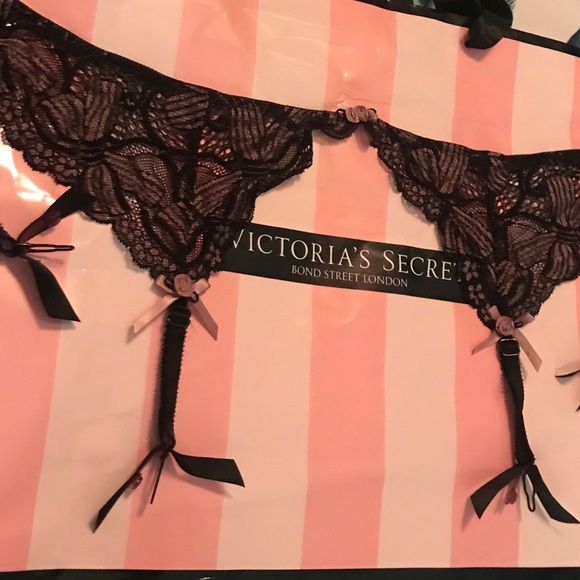 4 Pc Chantal Thomass Bra Set - Picture 10 of 15